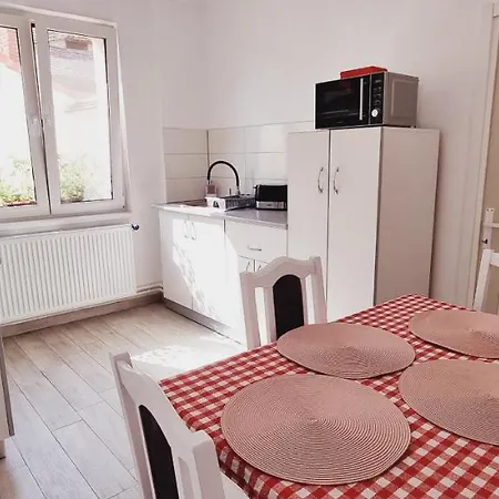 Lindenhaus بيت ضيافة