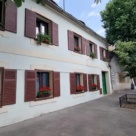 Lindenhaus بيت ضيافة سيبيو
